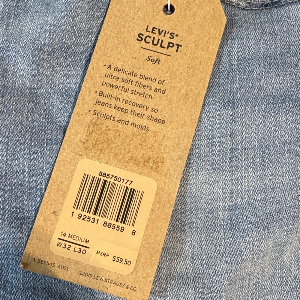 Levi's Classic Denim Jeans in Light Blue - Picture 6 of 8